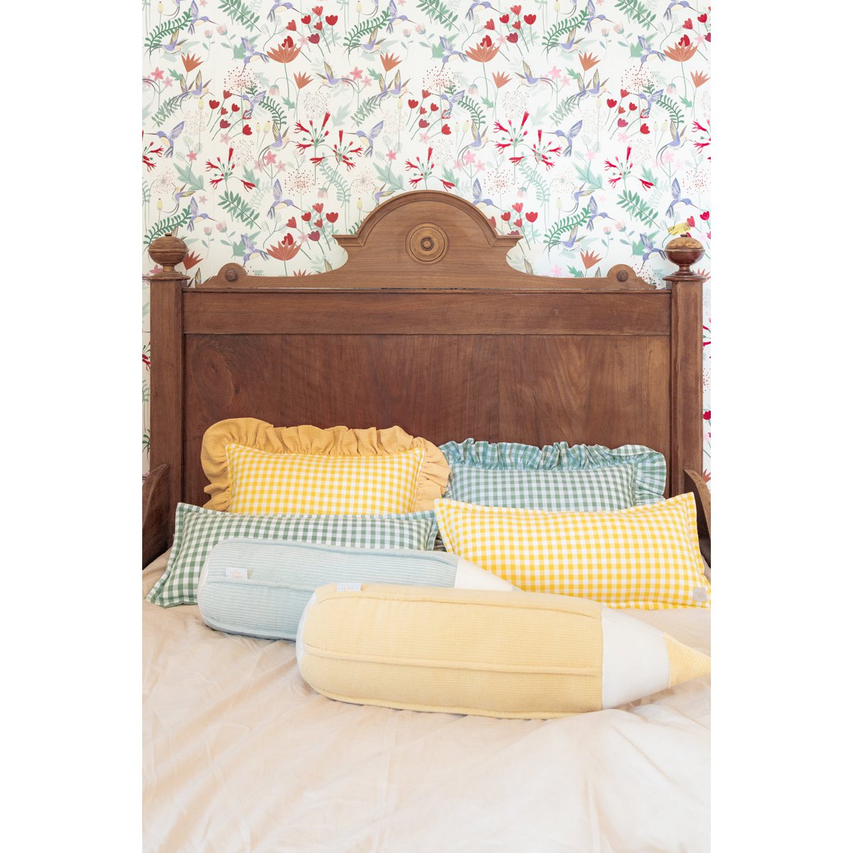 Decorative pillow with ruffle "Sage check"
