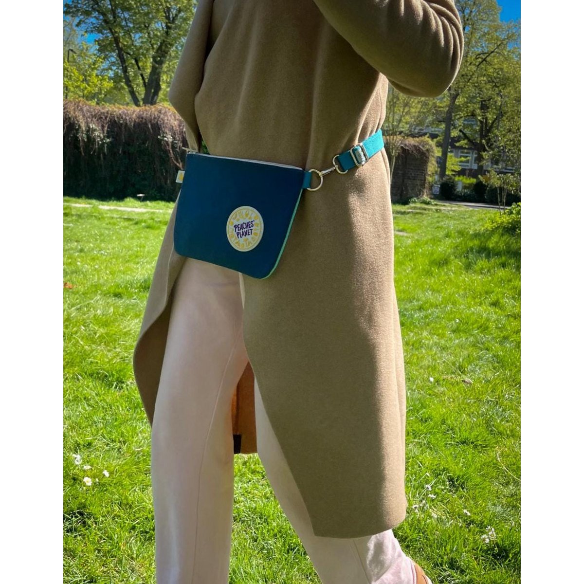 Planeta Crossbody Bag de Peaches y Hüfttasche Green Adventures