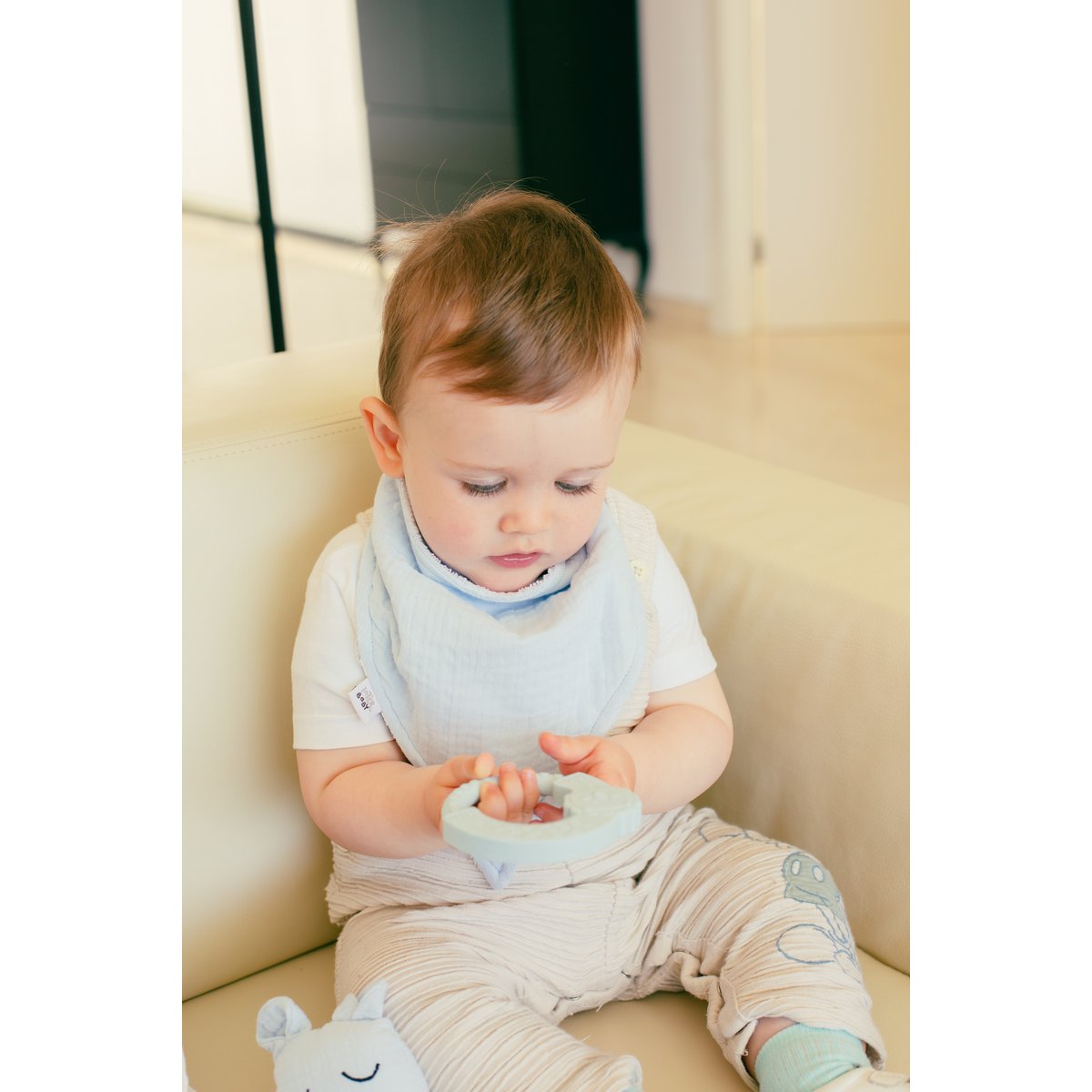 ENSEMBLE DOUDOU + BANDANA + ANNEAU DE DENTITION - MOD. OSO - GRIS ESSENCE