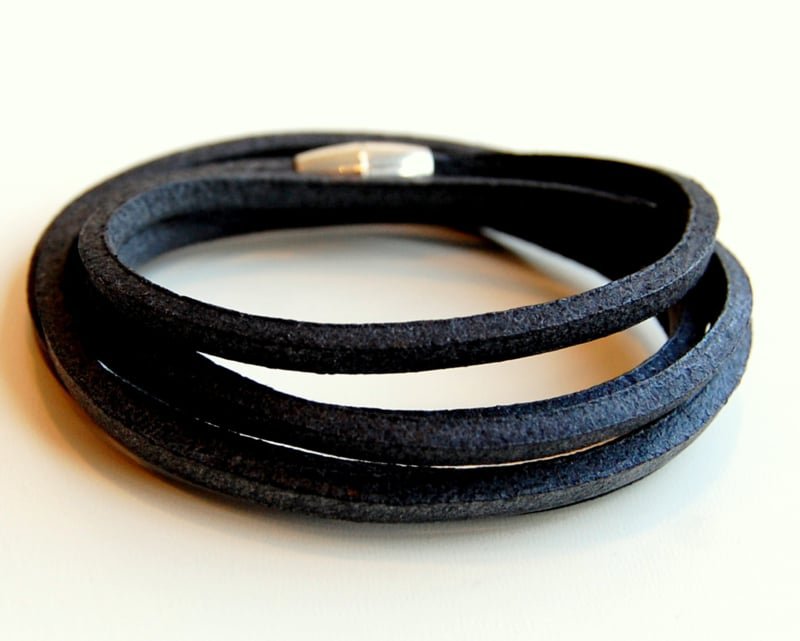 Pulsera de hombre cordón de cuero negro con cierre magnético
