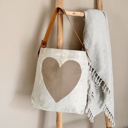 BuckleBag heart latte (canvas) NEW