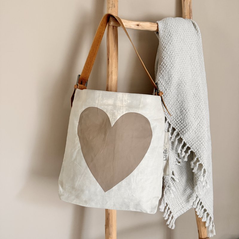 BuckleBag heart latte (canvas) NEW