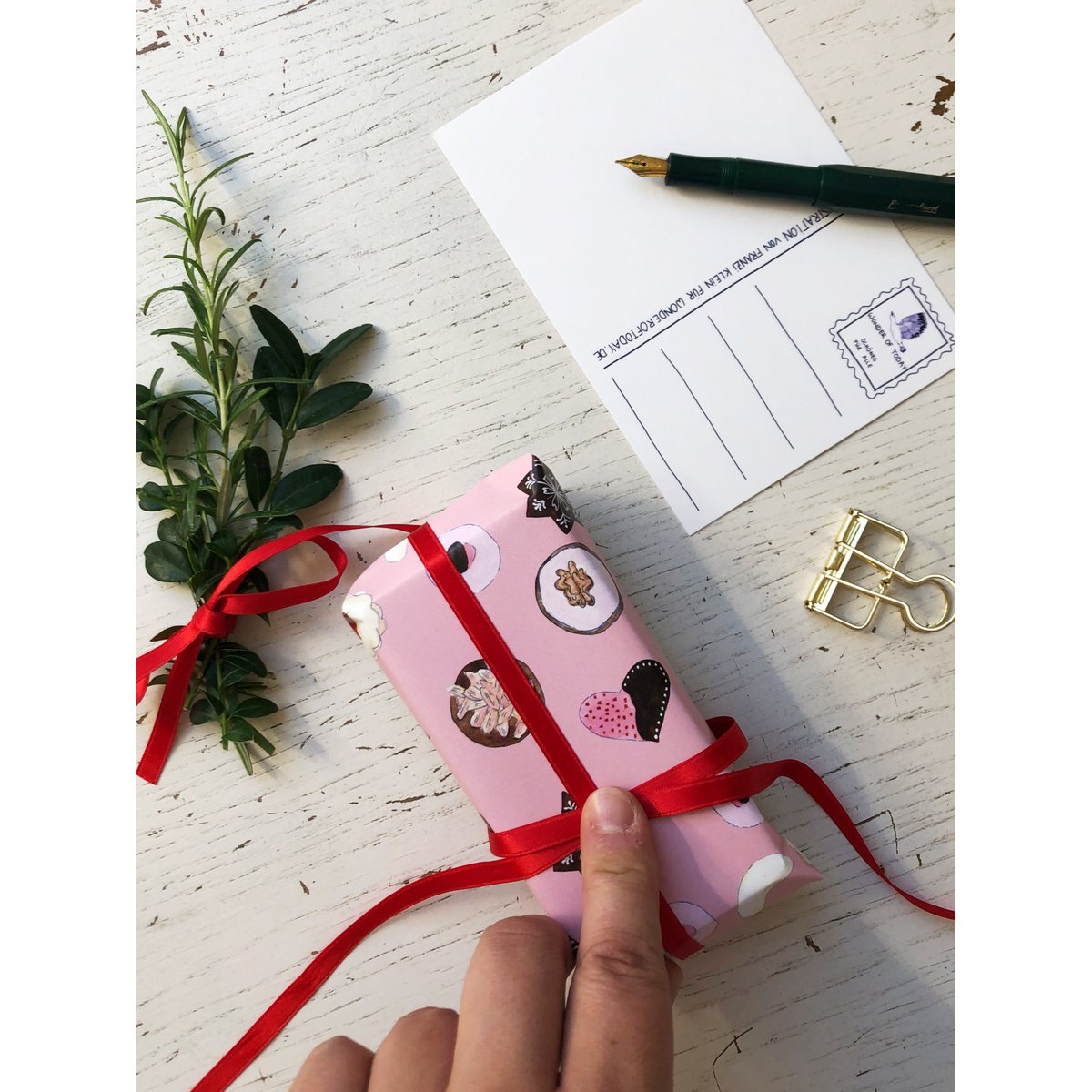 Wrapping paper cookies pink