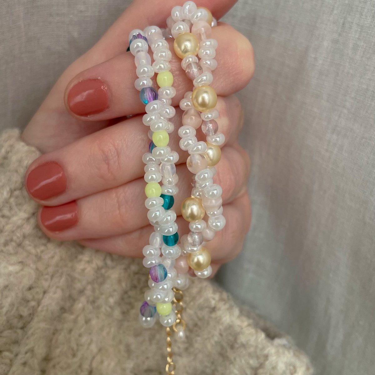 White crystal beaded bracelet, gold plated
