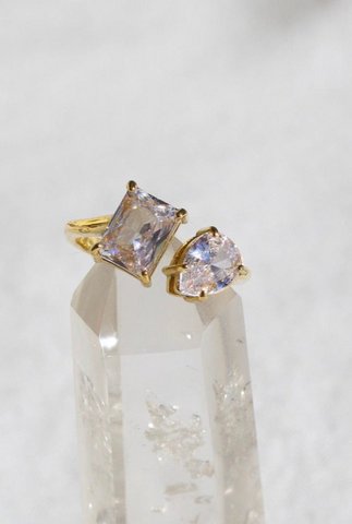 Helena - Pear Shaped Engagement Ring Vintage