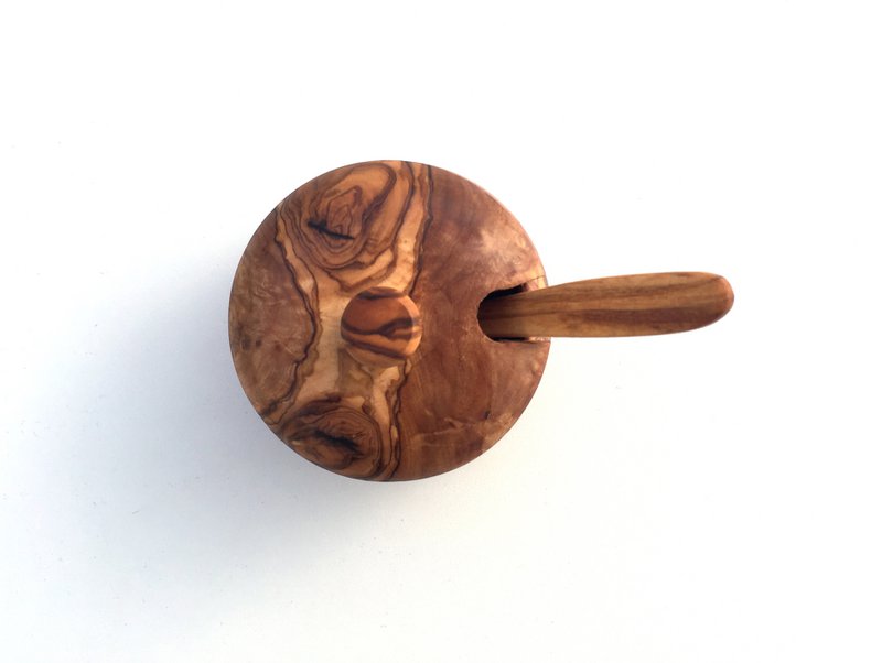 Pot en bois d'olivier avec cuillère