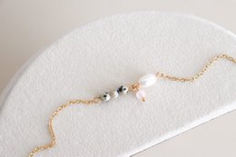 Armband aus Jaspis, Perlen und Rosenquarz – Gold