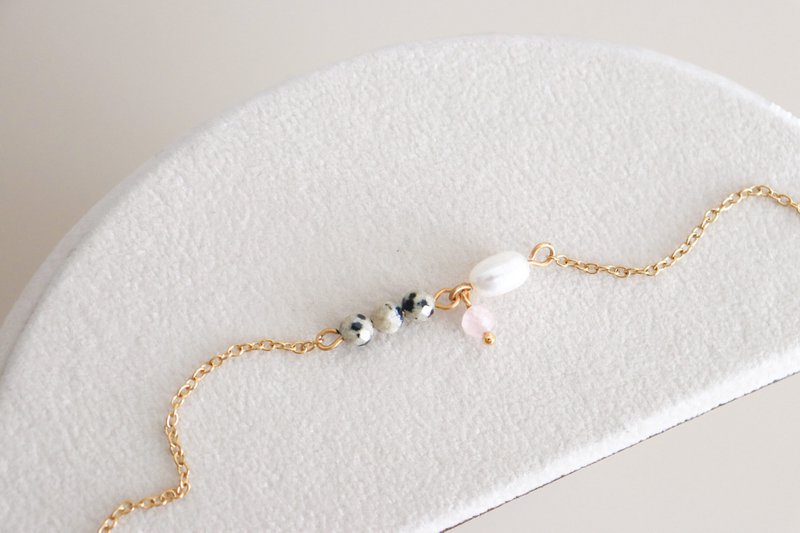 Armband aus Jaspis, Perlen und Rosenquarz – Gold