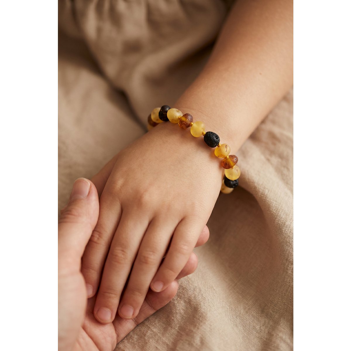 Baby/Kind – Bernsteinarmband – runde Rohperlen – 14 cm – Gemischte Farben