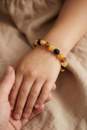 Baby/Kind – Bernsteinarmband – runde Rohperlen – 14 cm – Gemischte Farben