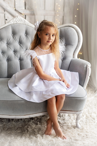 Engelsweißes Luxuskleid für Mädchen