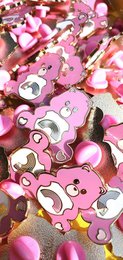 Pin Care Bear pink sender regnbuer