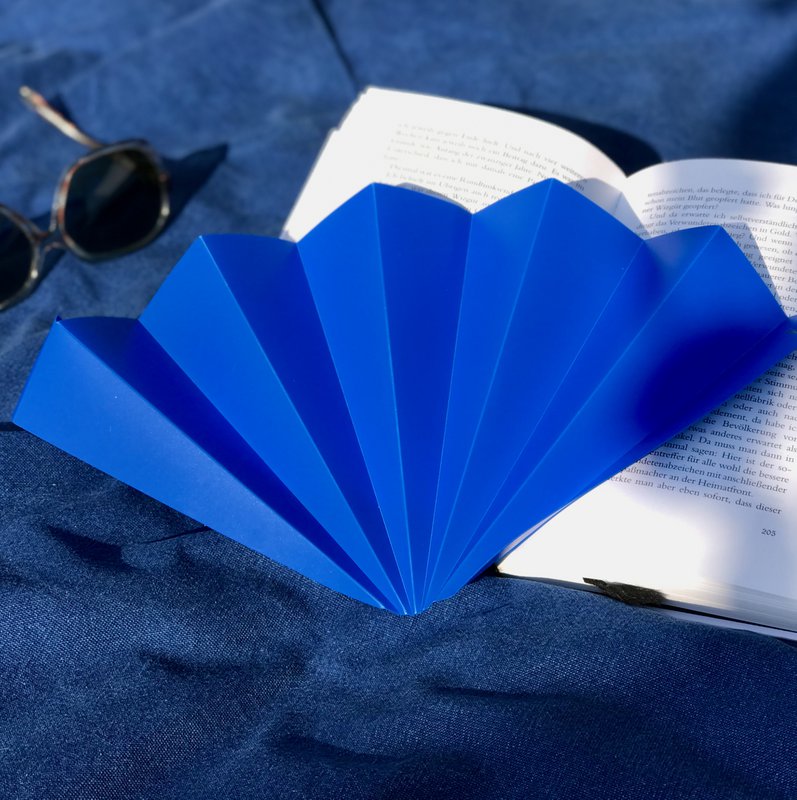 Eventail, éventail à main, éventail, bleu roi opaque