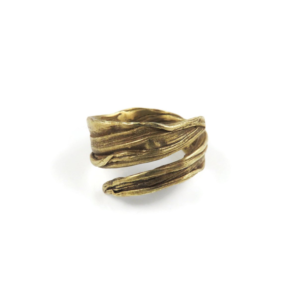 Verstellbarer Ring aus patinierter Bronze – organisch skulptural