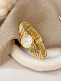 Lajas - Klassiek gouden quartzhorloge met ronde kast