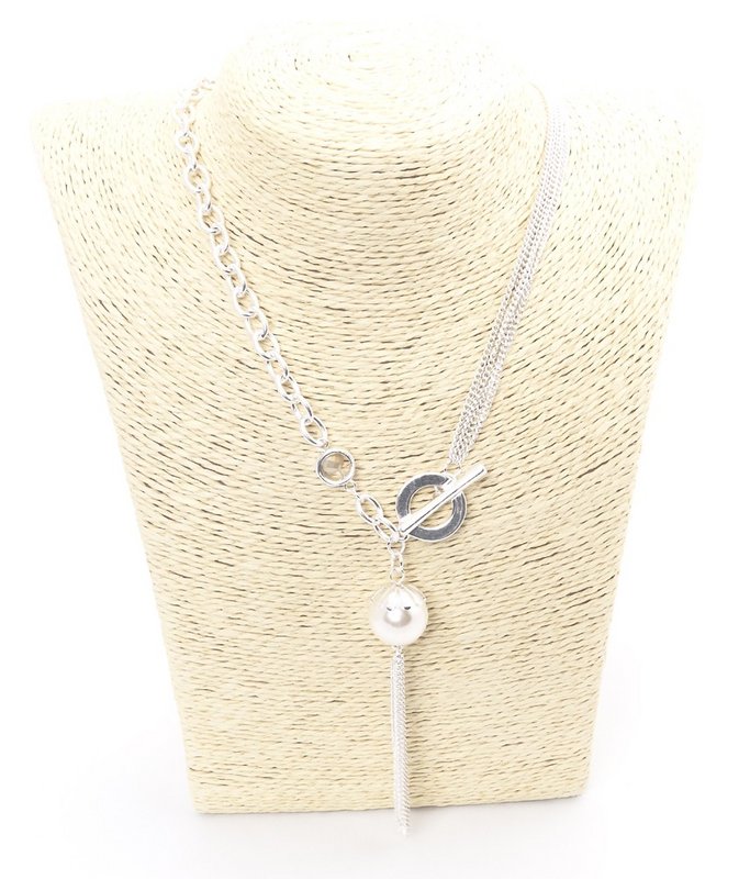 Metal design necklace with silver plating