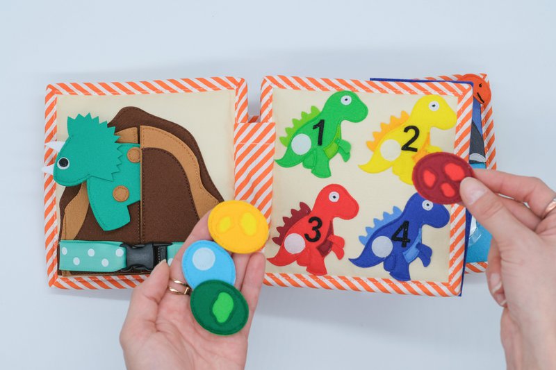 Dinosaur Friends – 6 Page Mini Quiet Book