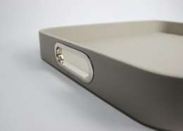 Tablette en cuir synthétique gris clair en cuir lisse avec poignées en acier inoxydable 45 × 33 × 6cm