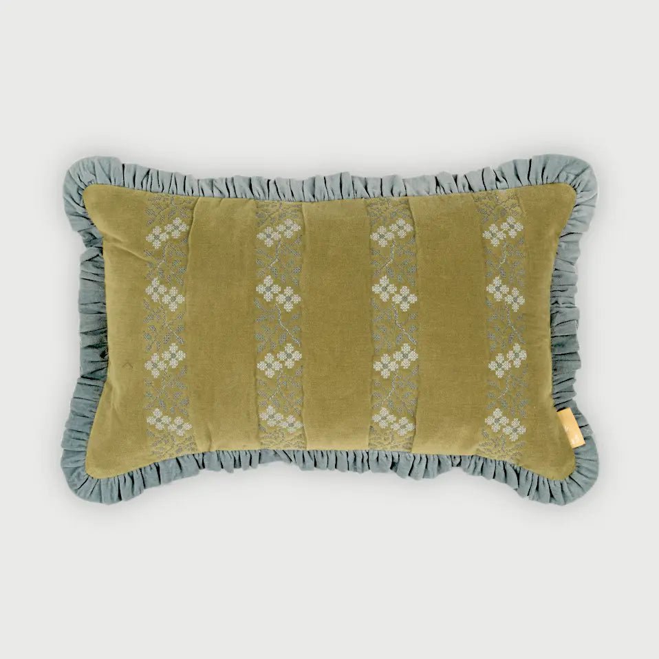 Pudebetræk | Heather Olive Cross Stitch aflangt pudebetræk fra Sanctuary Living