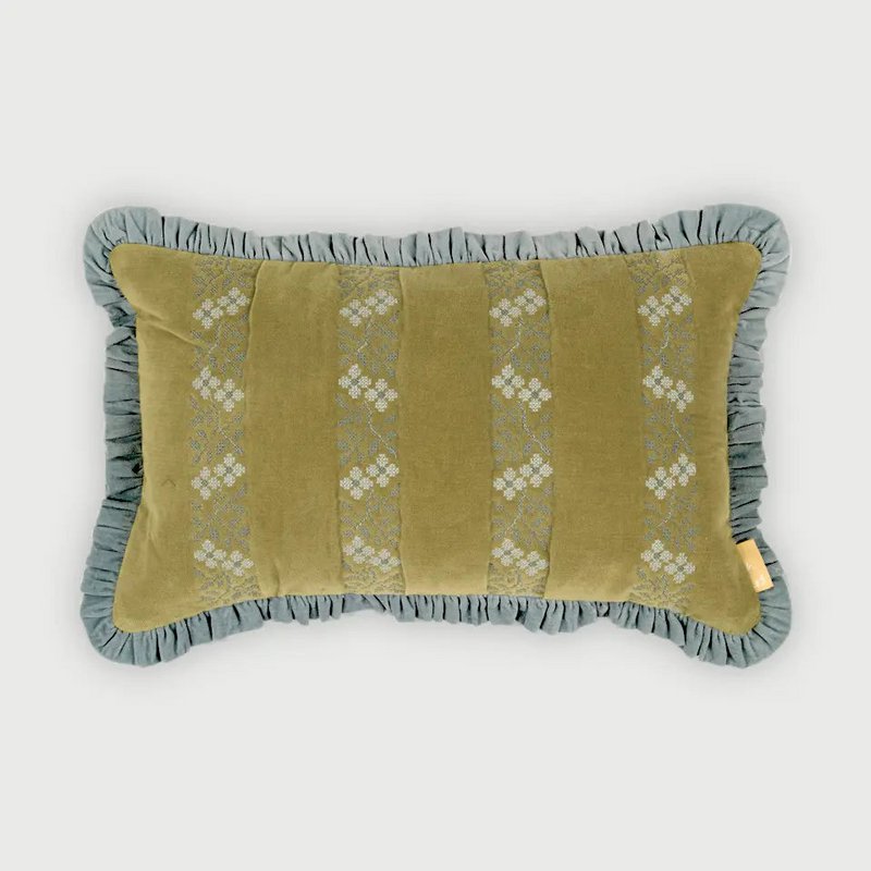 Pudebetræk | Heather Olive Cross Stitch aflangt pudebetræk fra Sanctuary Living
