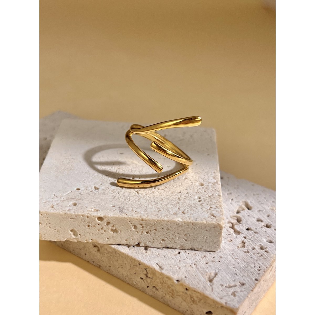 Verstelbare ring in geometrische "linea" staal