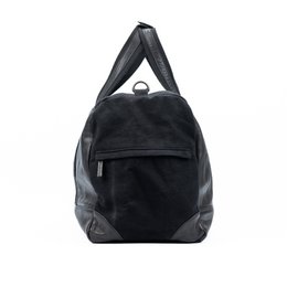 K0024AB | Rejsetaske i lærred/ægte læder, fuldnarvet, svinghjul - Farve Sort Tilbehør antik nikkel, lynlås. Mål: 48 x 31 x 22 cm - Emballage: Tnt taske