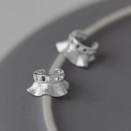 Polsino auricolare dal design unico della gonna: un pezzo