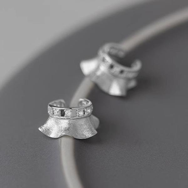 Polsino auricolare dal design unico della gonna: un pezzo