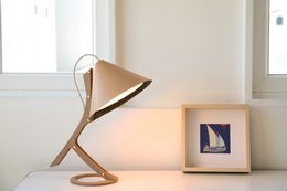 SILENCE Tischlampe aus Upcycling-Leder