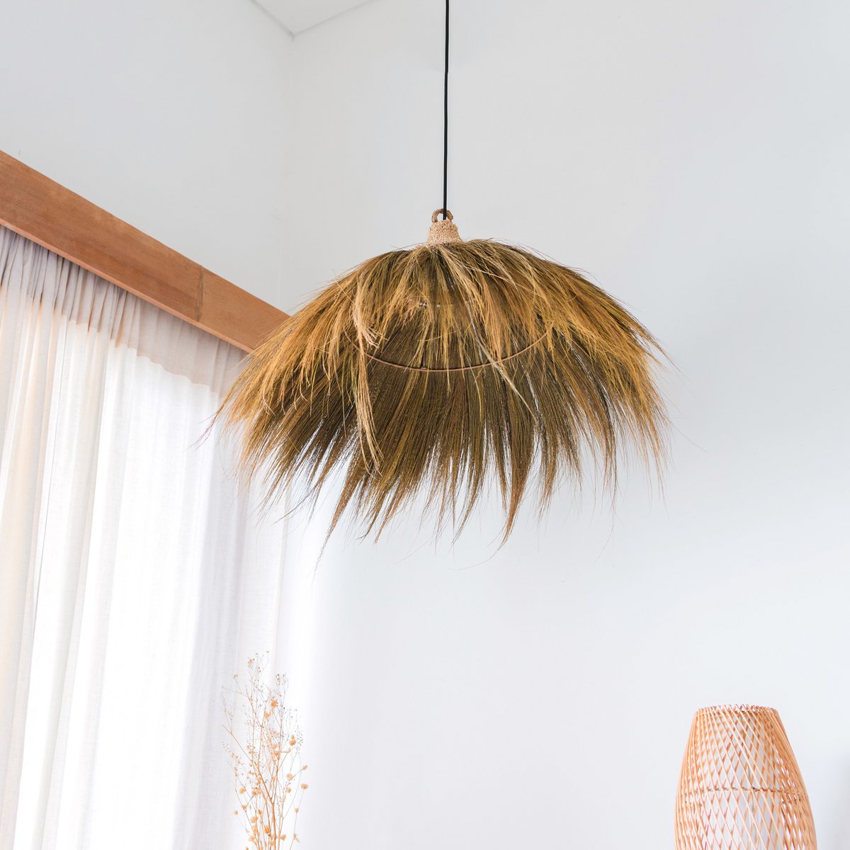 Pantalla Grande de Hierba Marina – Lámpara Colgante Natural con Flecos – Lámpara Colgante Boho – Lámpara Colgante Tropical Hecha a Mano MAWANA (Ø 53 cm)