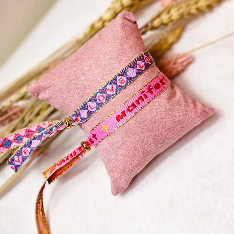 Ribbon bracelet manifest