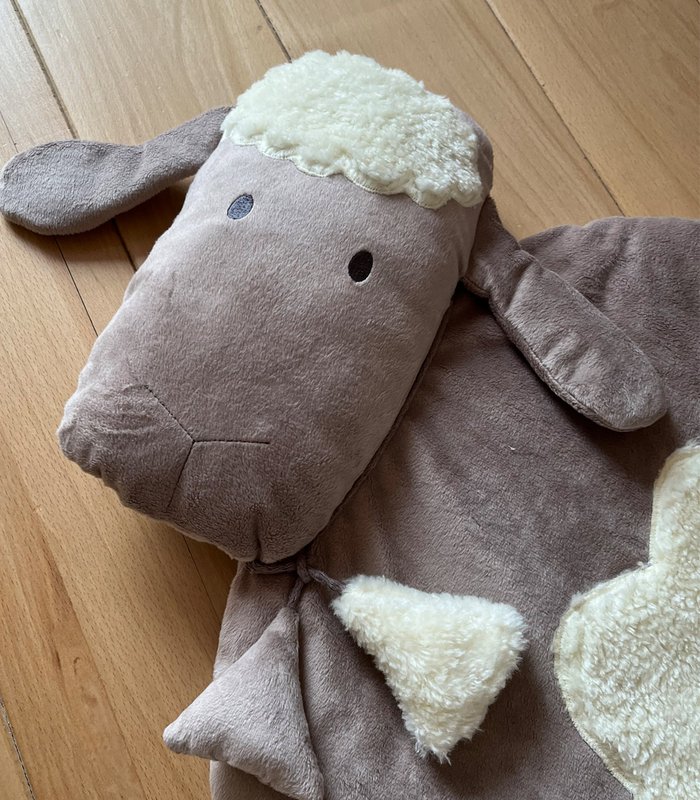 Får - pædagogisk babygym stativ i træ + interaktiv måtte