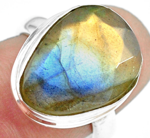 Ring „Intuition und Schutz“ aus Labradorit und 925er Silber