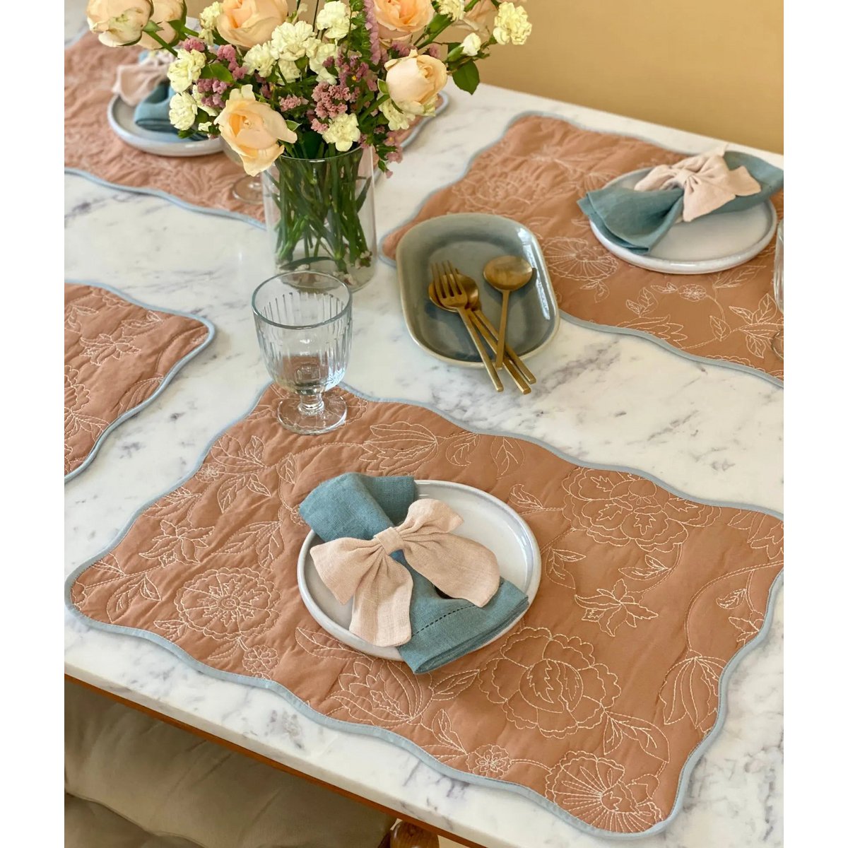 Tafelmat | Rosabelle Chintz Spice Scallop Matten-set van 2 van Sanctuary Living