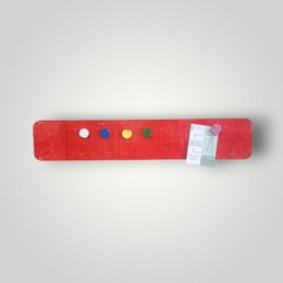 Magnette bord gemaakt van gerecyclede olievaten met 5 kleurrijke magneten 80 cm * 15 cm