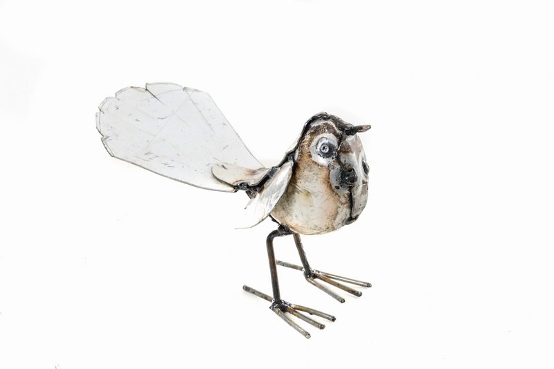 ZIMBA-ARTS METAL WHITE PIWAKAWA