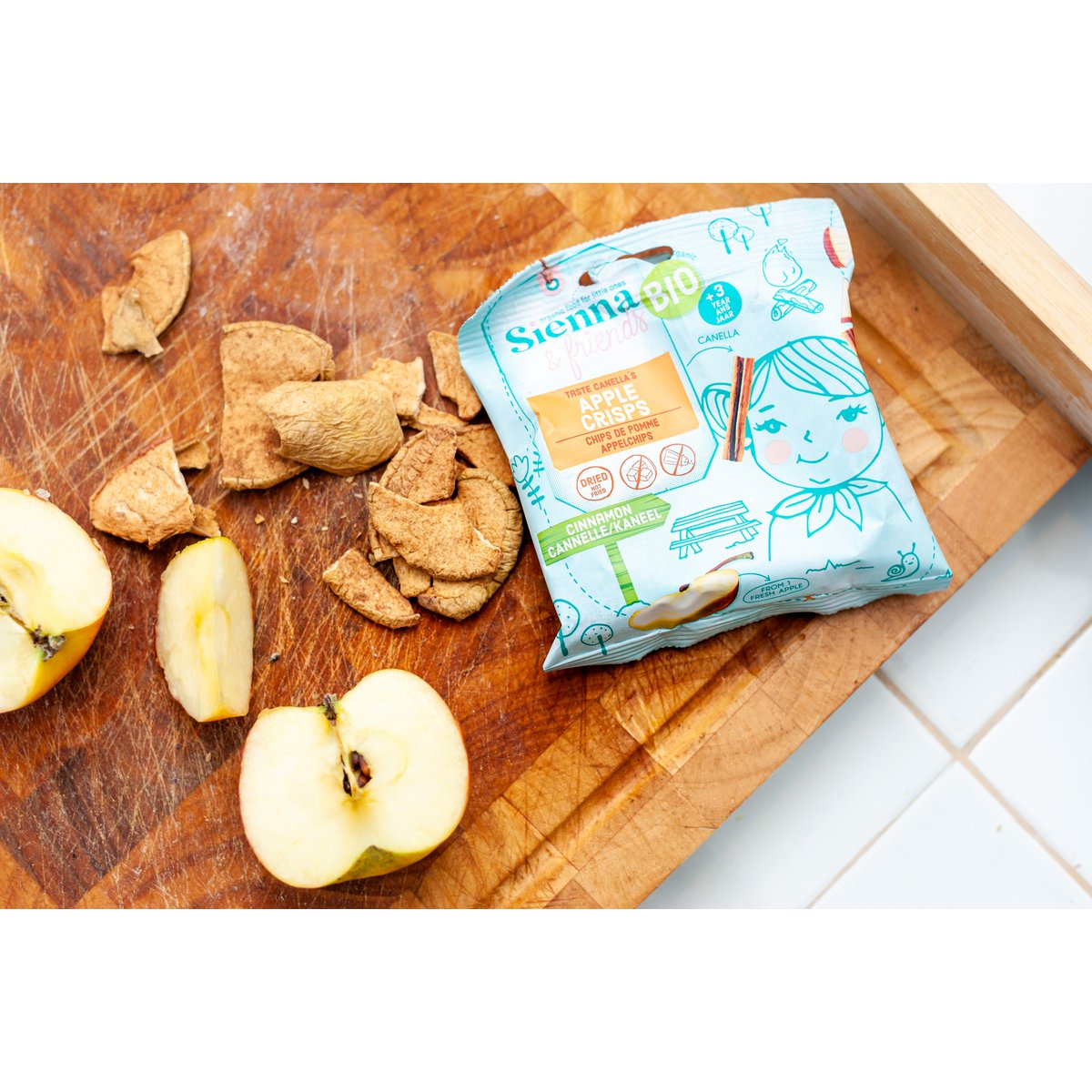 BUSTA DI PATATINE DI FRUTTA BIOLOGICHE PER BAMBINI - MELE E CANNELLA - SENZA ZUCCHERI AGGIUNTI - VEGAN - DAI 3 ANNI - 15G