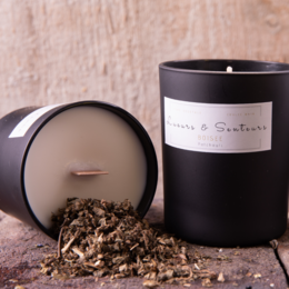 Candela in legno di patchouli con stoppino