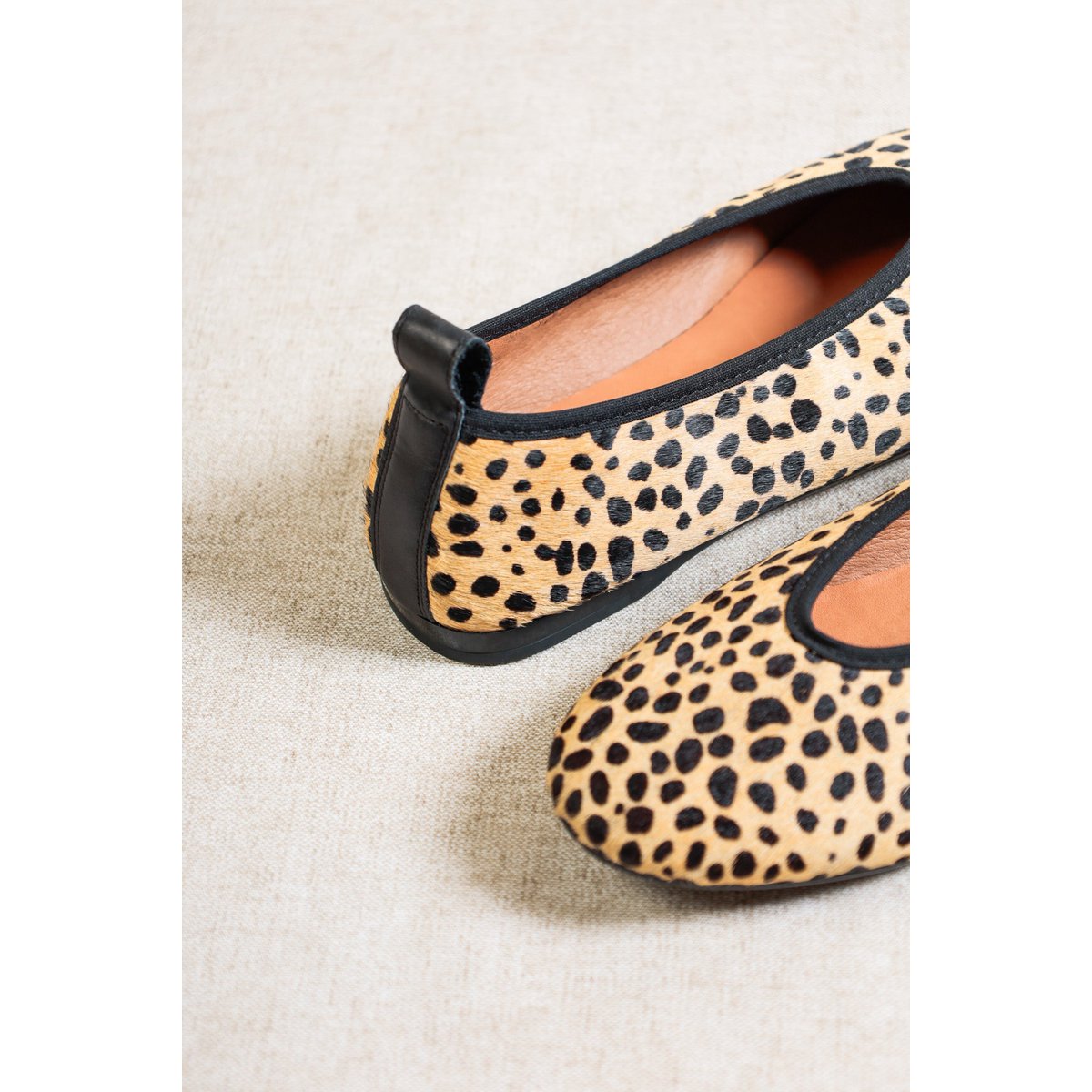 SONIA CHEETAH – Leren ballerina’s met haar erop