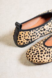 SONIA CHEETAH – Leren ballerina’s met haar erop