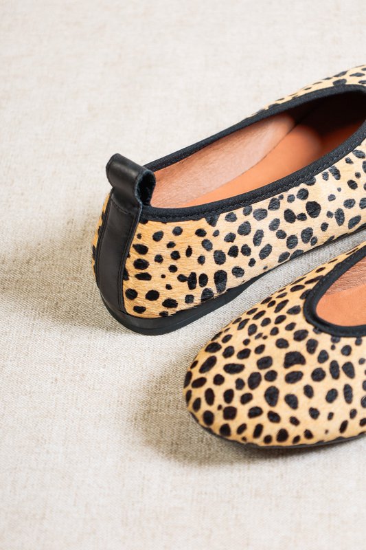 SONIA CHEETAH – Leren ballerina’s met haar erop