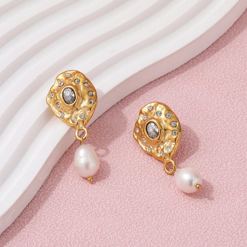 Belle - Pearl Earrings Vintage