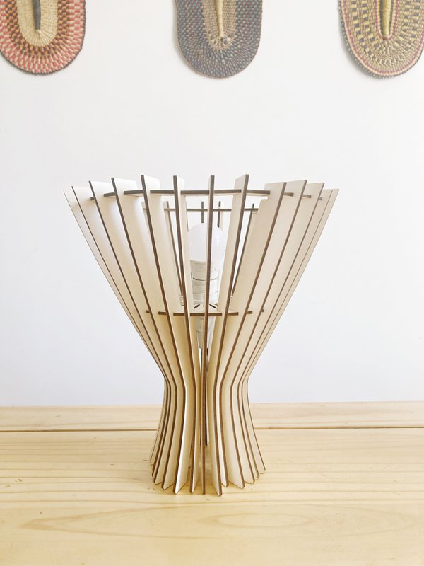 Lampe IKI - Polyvalence et raffinement minimaliste