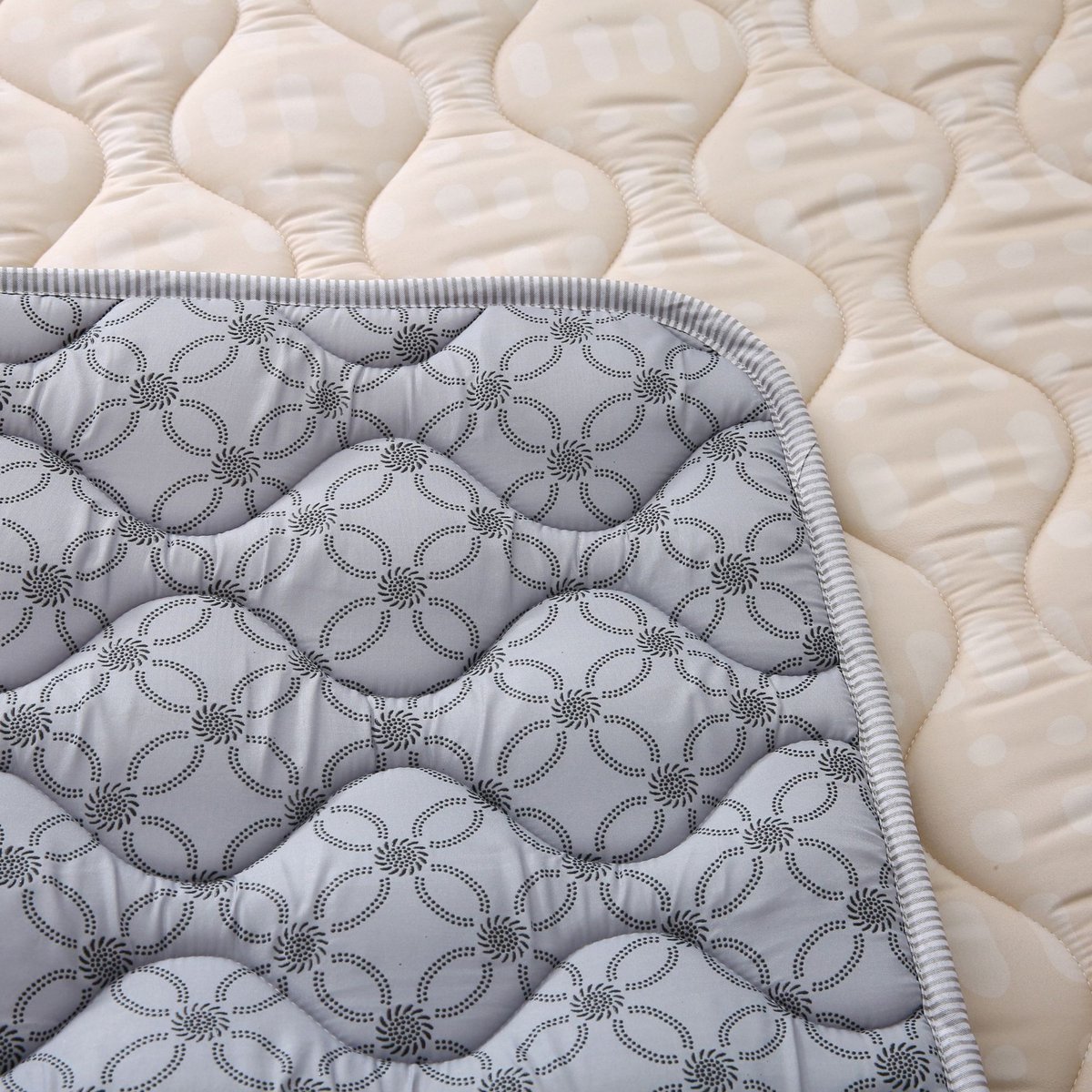 Hakuna Matte Quilted Play Mat – Hygge, Beige (1.27 x 1.27 m)