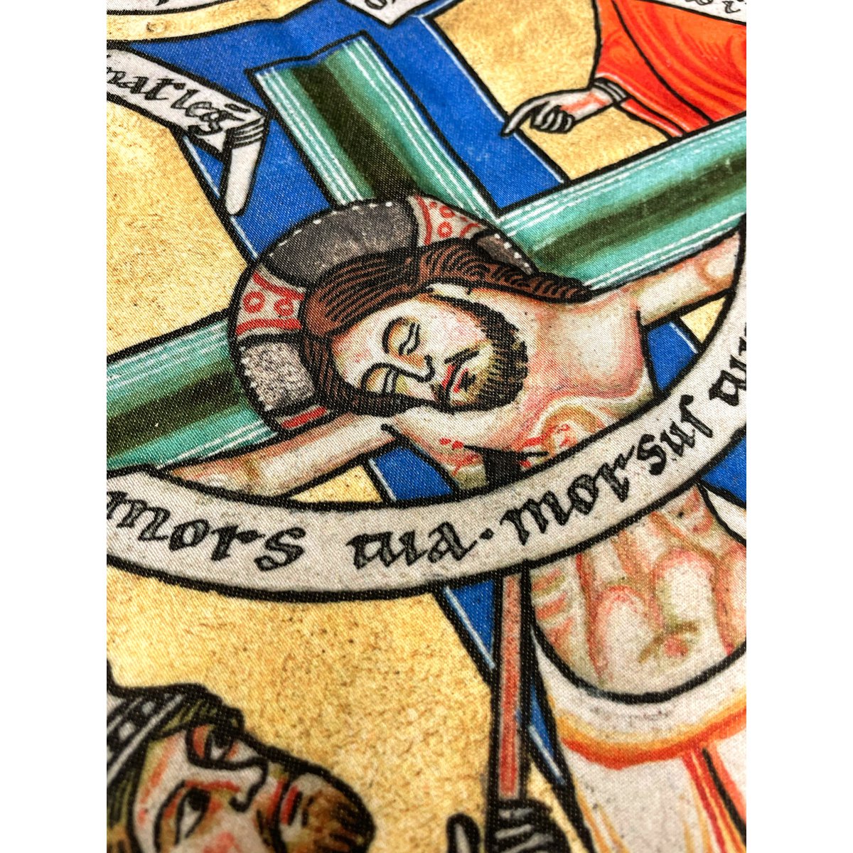 Housse de coussin avec manuscrit enluminé de crucifixion médiévale, art gothique | REL030