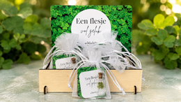 Präsentieren Sie eine Flasche Glücksbeutel