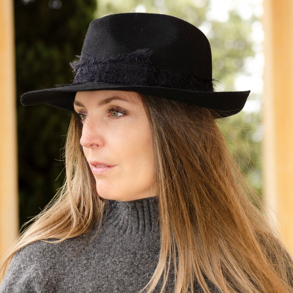 FELT HAT - mohair ribbon, unstitched edge