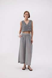  Gray linen pants with a patterned top, suitable for casual or formal wear.