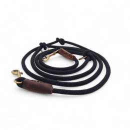  Adjustable cotton dog leash in black, made of durable rope material. Suitable for small to medium-sized dogs.