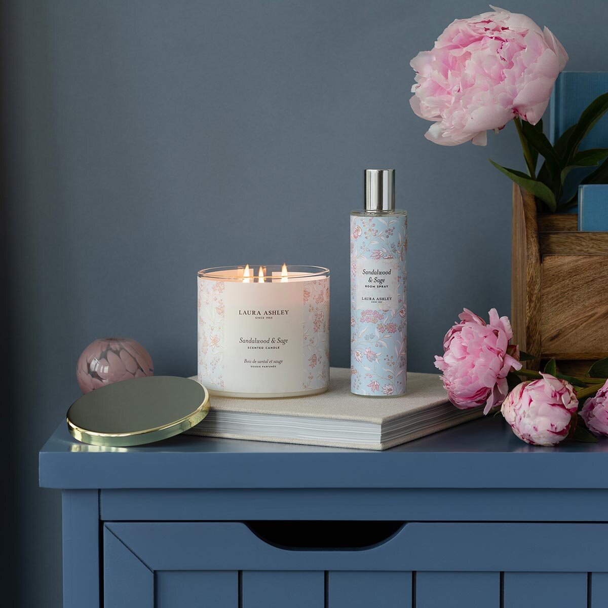 Scented candle Laura Ashley Sandalwood & Sage - 400g